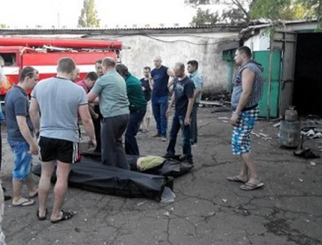 У Торезі поховали одного з двох вбитих терористами охоронців шахти У Торезі поховали одного з двох вбитих терористами охоронців шахти