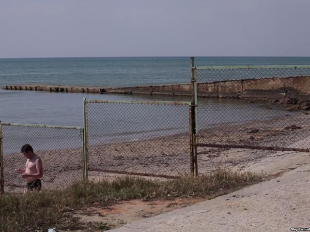 Кримські пляжі — порожні, кав'ярні — зачинені (Відео)