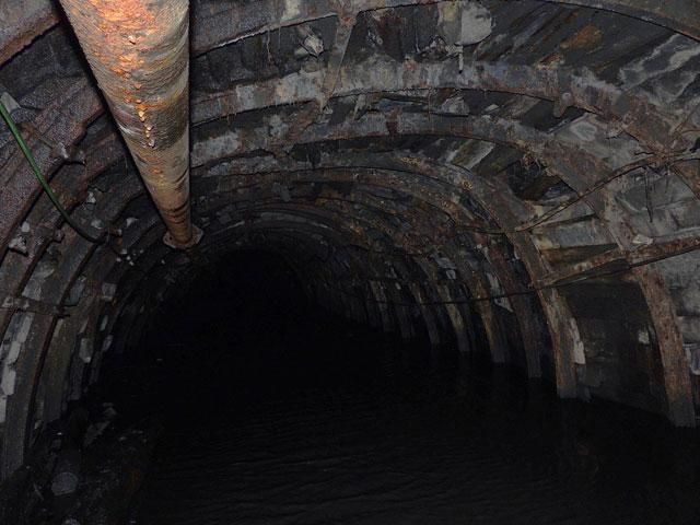 Шахтарів у Торезі примусили віддати денну зарплату терористам, — ЗМІ Шахтарів у Торезі примусили віддати денну зарплату терористам, — ЗМІ