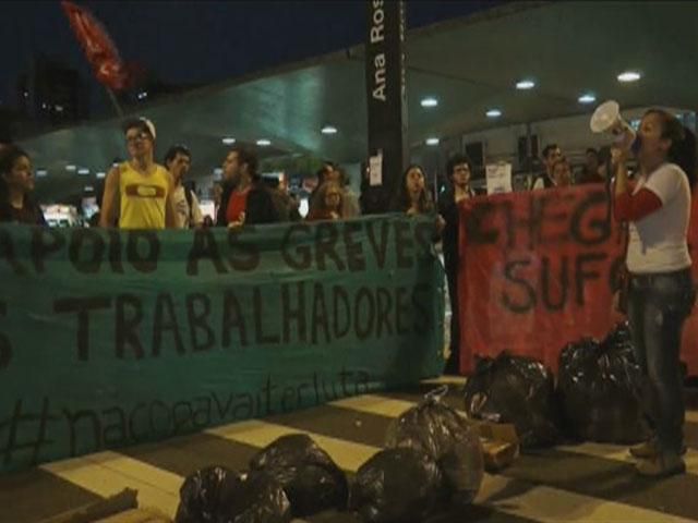 В Бразилии полиция разогнала забастовку работников метрополитена