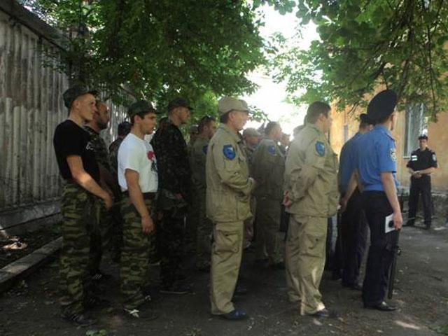 Мешканці Донецька разом з міліцією щоденно патрулюють вулиці (Фото)