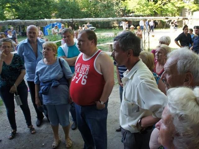 Деякі мешканці будинку, який вибухнув у Миколаєві, повернулися додому Деякі мешканці будинку, який вибухнув у Миколаєві, повернулися додому