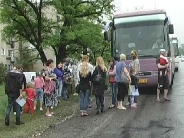 Террористы не выпускают мужчин из Славянска Террористы не выпускают мужчин из Славянска