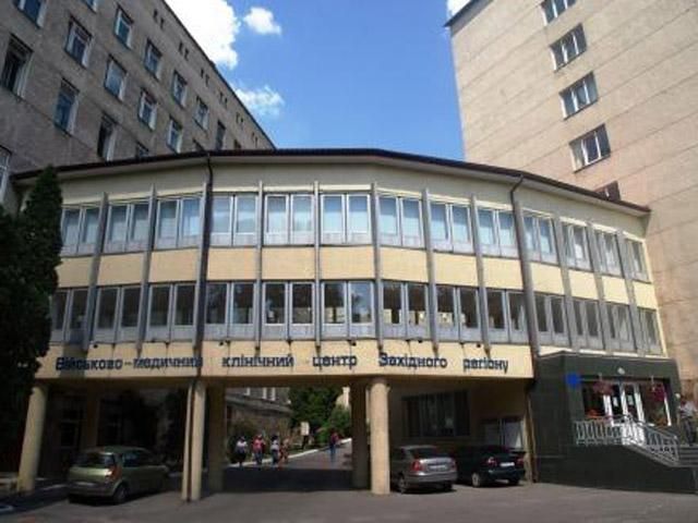 Раненых военных из Славянска привезли во Львов Раненых военных из Славянска привезли во Львов