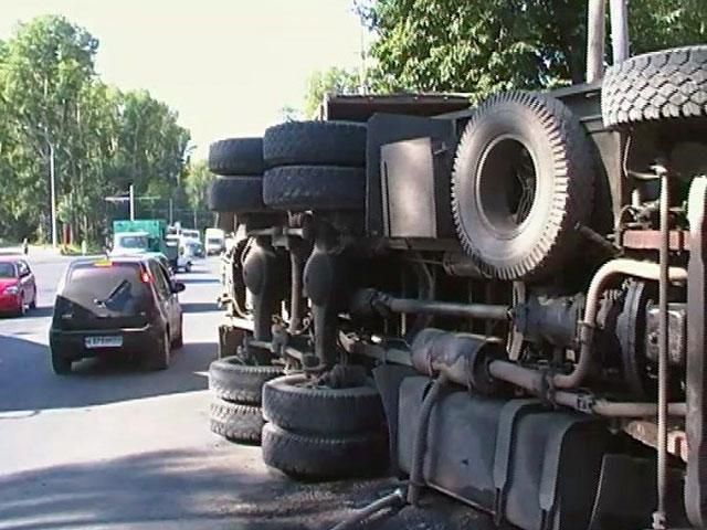 У Горлівці перекинувся КамАЗ, який перевозив бойовиків