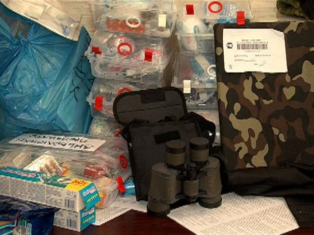 Львовские активисты отправили на Восток 50 бронежилетов, лекарства и еду Львовские активисты отправили на Восток 50 бронежилетов, лекарства и еду