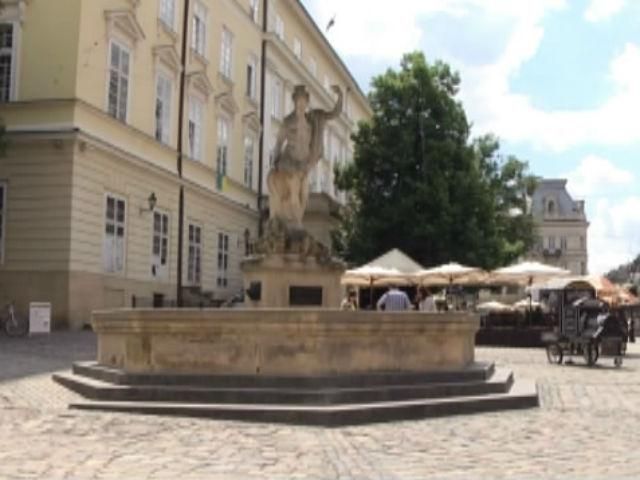 Самые старые фонтаны Львова - на площади Рынок