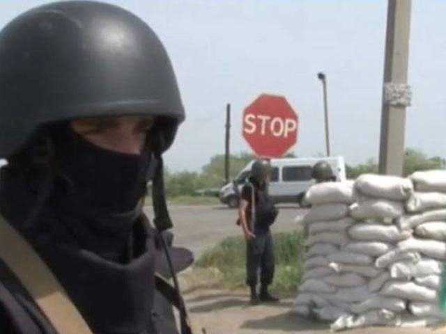 Украинские военные заблокировали Славянск (Видео)