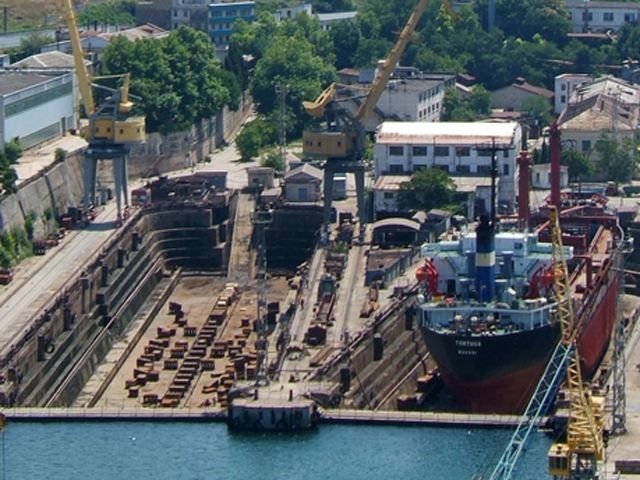 Так звана "кримська влада" зазіхнула на завод, у який інвестує Порошенко Так звана "кримська влада" зазіхнула на завод, у який інвестує Порошенко