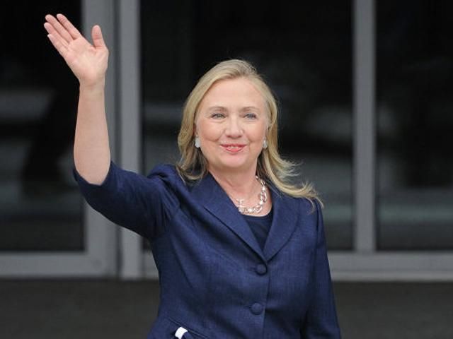 В США поступили в продажу мемуары Хиллари Клинтон В США поступили в продажу мемуары Хиллари Клинтон