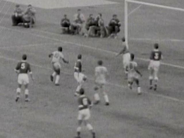 Мундіаль. Гравці, які забивали голи з інтервалом у 12 років Мундіаль. Гравці, які забивали голи з інтервалом у 12 років