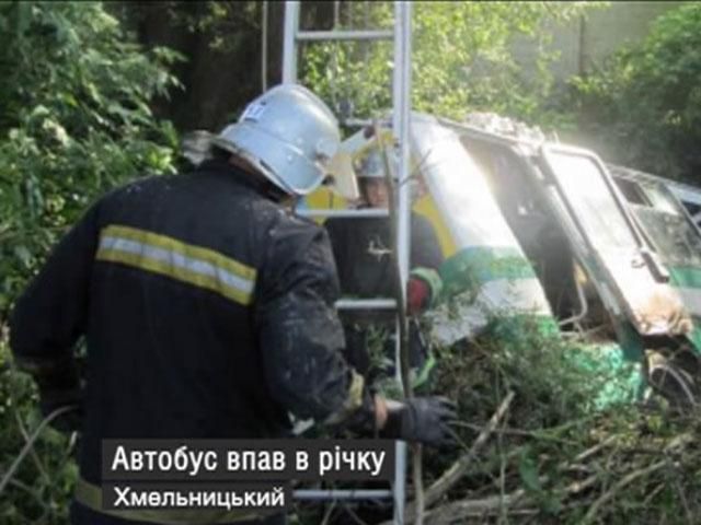 ДТП в Хмельницком, Царев посетил больницу в Луганске – среди ярких фото дня ДТП в Хмельницком, Царев посетил больницу в Луганске – среди ярких фото дня