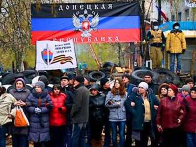 Женщины и дети, которые блокируют танки - это технология войны, - командир батальона "Донбасс"