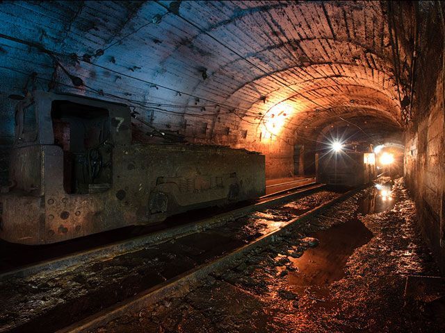 На Донеччині в шахті з дев’ятьма гірниками стався вибух газу