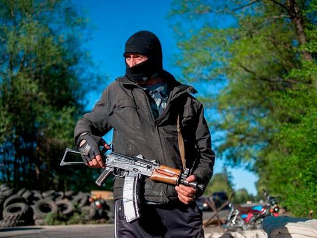 Террористы в Луганске убили милиционера и захватили в плен его коллег Террористы в Луганске убили милиционера и захватили в плен его коллег