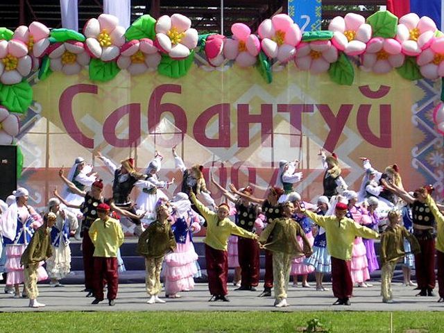 Анексований Крим вперше святкує День Росії, казанські татари - Сабантуй Анексований Крим вперше святкує День Росії, казанські татари - Сабантуй