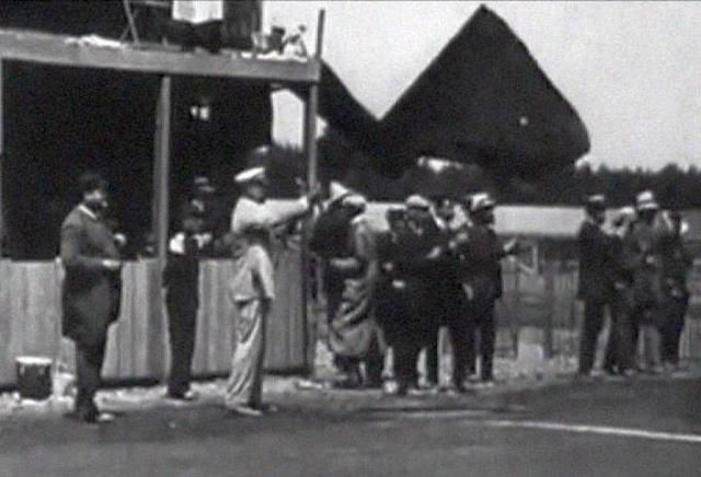 Почти 120 лет назад состоялись первые в истории автогонки Почти 120 лет назад состоялись первые в истории автогонки