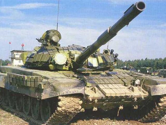 У Сніжному — бій. Російські танки вже в Україні