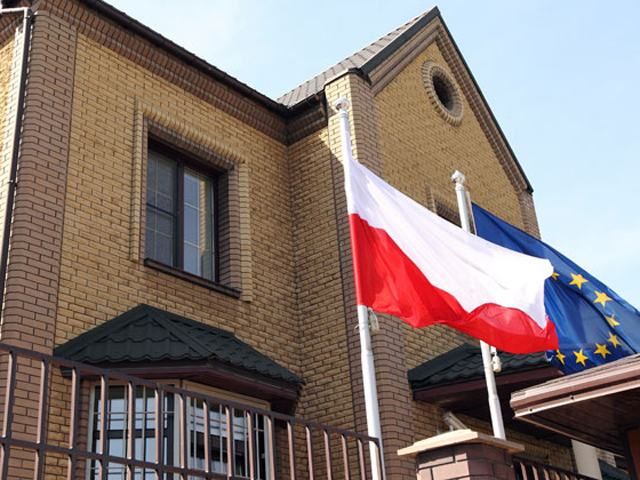 Польша закрыла свое консульство в Донецке Польша закрыла свое консульство в Донецке