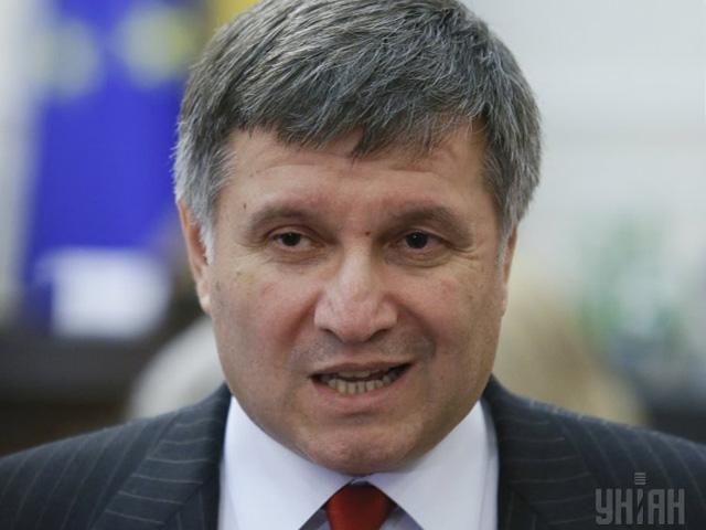 Аваков погрожує самообороні Майдану, яка блокує адміністрацію Держприкорднслужби Аваков погрожує самообороні Майдану, яка блокує адміністрацію Держприкорднслужби