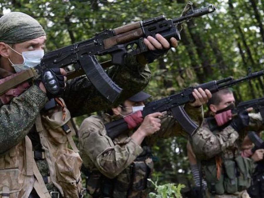 Бойовики і техніка з РФ перетинають кордон під прикриттям російських військових, — Тимчук Бойовики і техніка з РФ перетинають кордон під прикриттям російських військових, — Тимчук