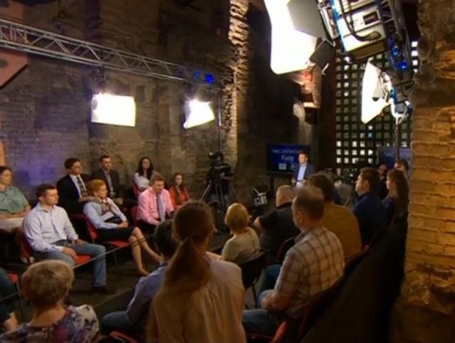 Сейчас Украина воюет сразу на трех фронтах, — датский журналист Сейчас Украина воюет сразу на трех фронтах, — датский журналист