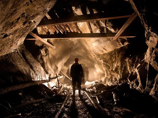  Найдены тела 7 горняков, погибших от взрыва на шахте в Донецкой области