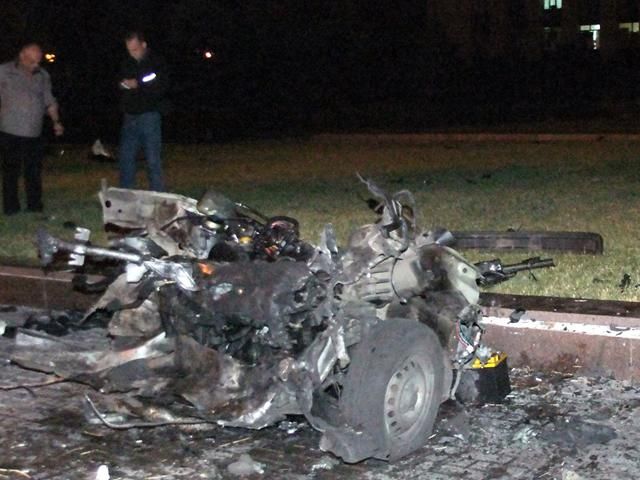 Взрыв возле Донецкой ОГА унес жизни трех человек Взрыв возле Донецкой ОГА унес жизни трех человек