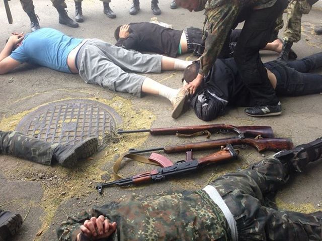 В Мариуполе задержали 7 террористов (Фото) В Мариуполе задержали 7 террористов (Фото)