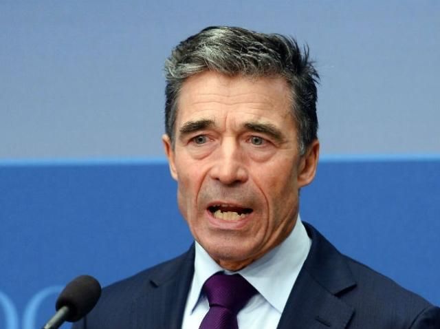 Генсек НАТО призвал Россию остановить поток оружия и боевиков в Украину Генсек НАТО призвал Россию остановить поток оружия и боевиков в Украину