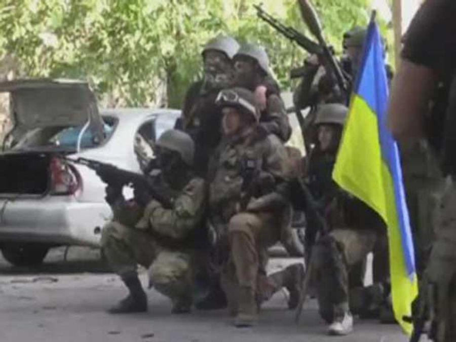 АТО в Маріуполі: місто звільнено від терористів, захоплено автомобіль зі зброєю АТО в Маріуполі: місто звільнено від терористів, захоплено автомобіль зі зброєю