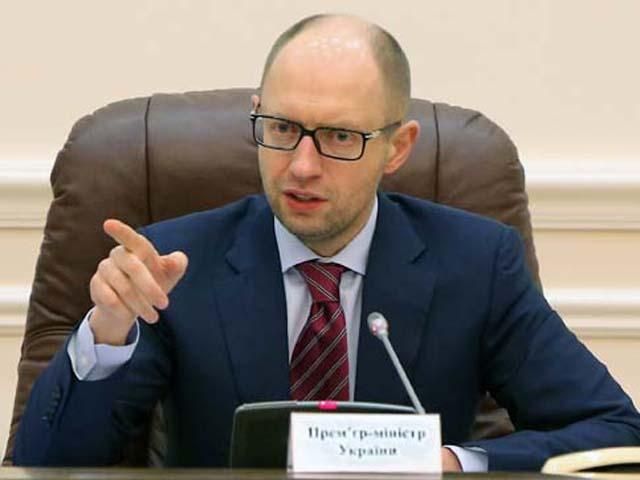 Яценюк объявил выговоры чиновникам за невыплату помощи семьям активистов Майдана