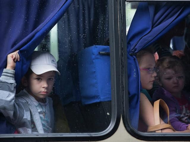 Самолет с похищенными детьми из Снежного прибыл в Днепропетровск