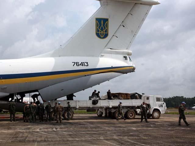 Терористи підбили літак ІЛ-76 у Луганську, військові загинули, — Міноборони