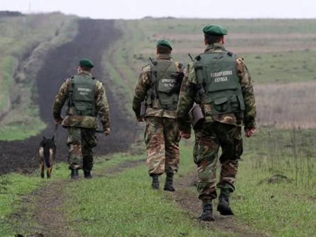 В Мариуполе расстреляли автомобиль с пограничниками. Есть погибшие (Видео) В Мариуполе расстреляли автомобиль с пограничниками. Есть погибшие (Видео)