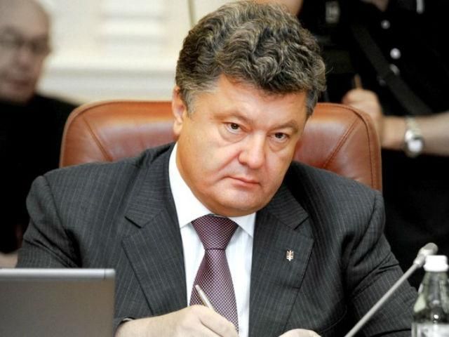 Порошенко объявил 15 июня днем траура и поручил созвать заседание СНБО