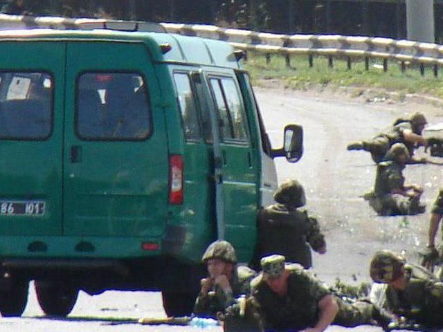 Официально: во время обстрела автомобилей пограничников погибли 5 человек, еще 7 раненых Официально: во время обстрела автомобилей пограничников погибли 5 человек, еще 7 раненых