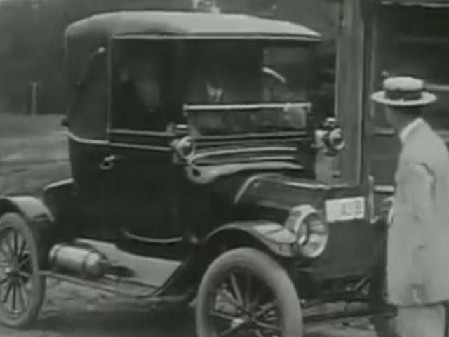 Несколько лет назад Генри Форд основал компанию "Форд Мотор"