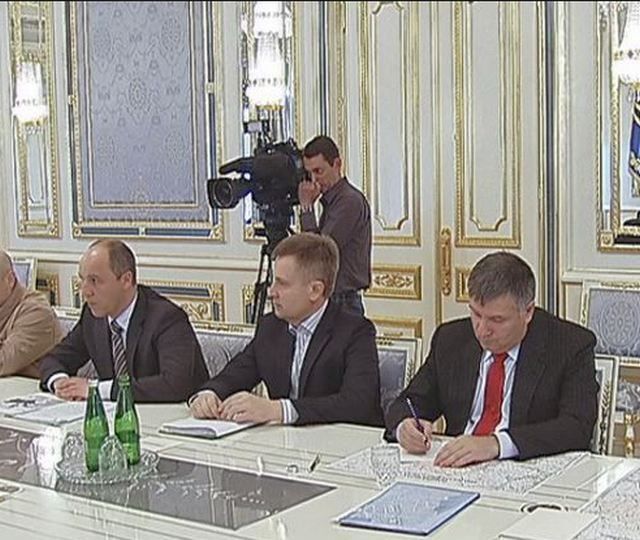 Мирный план на Донбассе и защита госграницы - план сегодняшнего заседания СНБО Мирный план на Донбассе и защита госграницы - план сегодняшнего заседания СНБО