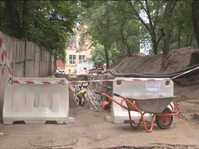 В Киеве планируют заменить 70 километров изношенных теплосетей В Киеве планируют заменить 70 километров изношенных теплосетей