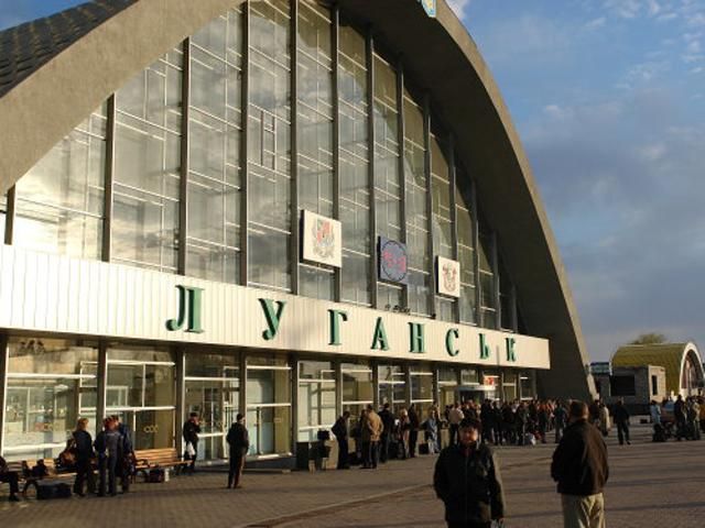 Луганские больницы принимают людей с огнестрельными ранениями, — горсовет Луганские больницы принимают людей с огнестрельными ранениями, — горсовет