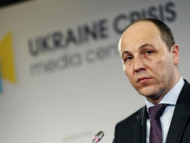 Смотрите брифинг секретаря СНБО Парубия