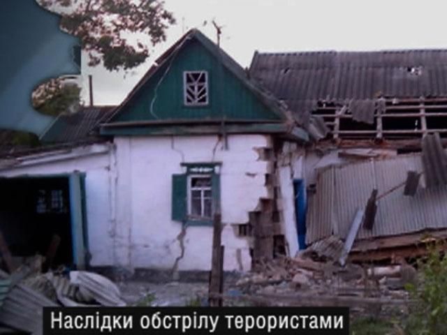 Последствия обстрела террористами, эвакуированы дети из Луганска - в фото дня