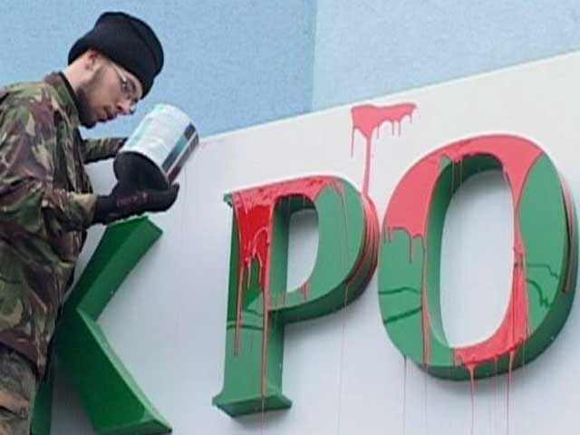 В Тернополі активісти заблокували два відділення "Сбербанку Росії" В Тернополі активісти заблокували два відділення "Сбербанку Росії"