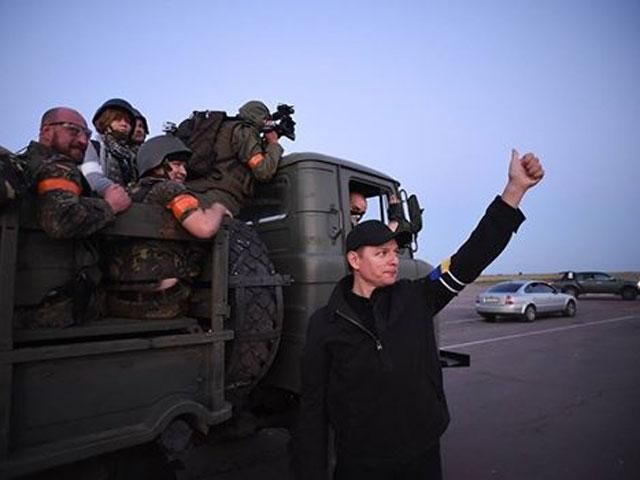 Ляшко далі знищуватиме терористів, незважаючи на рішення Порошенка Ляшко далі знищуватиме терористів, незважаючи на рішення Порошенка