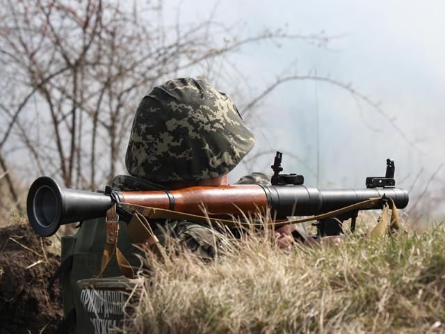 В Донецкой области боевики обстреляли блокпост сил АТО, ранен 31 военный В Донецкой области боевики обстреляли блокпост сил АТО, ранен 31 военный