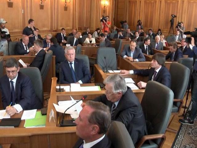 Рада сегодня рассмотрит закон о люстрации и изменениях в Конституцию Рада сегодня рассмотрит закон о люстрации и изменениях в Конституцию