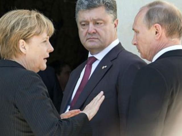 Порошенко і Путін поспілкувались по телефону Порошенко і Путін поспілкувались по телефону