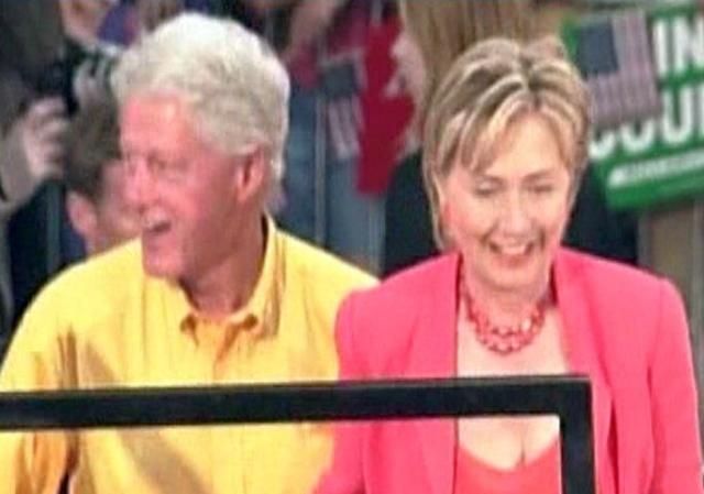 Подружжя Клінтонів ухилялося від сплати податків, — Bloomberg Подружжя Клінтонів ухилялося від сплати податків, — Bloomberg