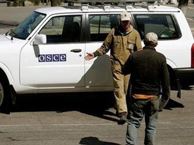 Зі зниклими на сході України спостерігачами ОБСЄ досі немає зв’язку Зі зниклими на сході України спостерігачами ОБСЄ досі немає зв’язку